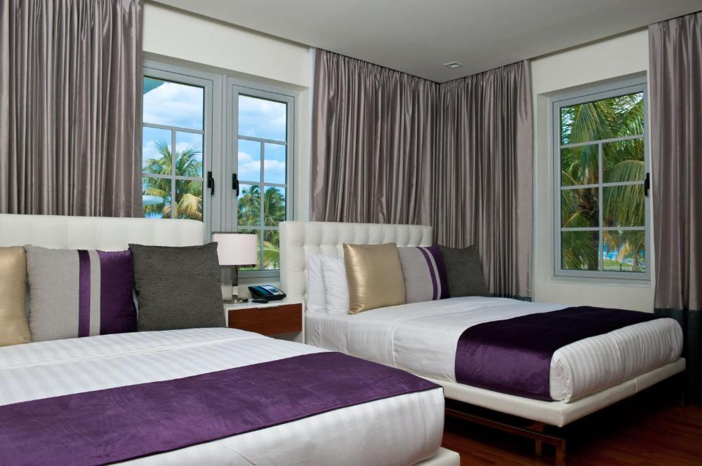 Queen Room with Two Queen Beds - No Resort Fee interior